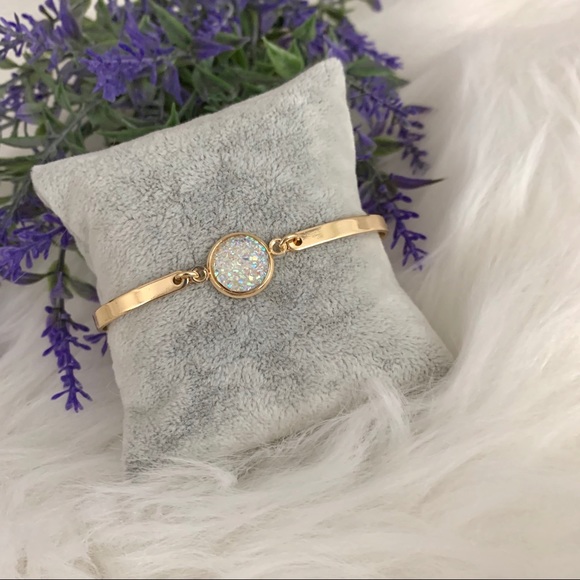 NWT Dainty Gold Plated Bracelet with Druzy Center - Picture 2 of 7